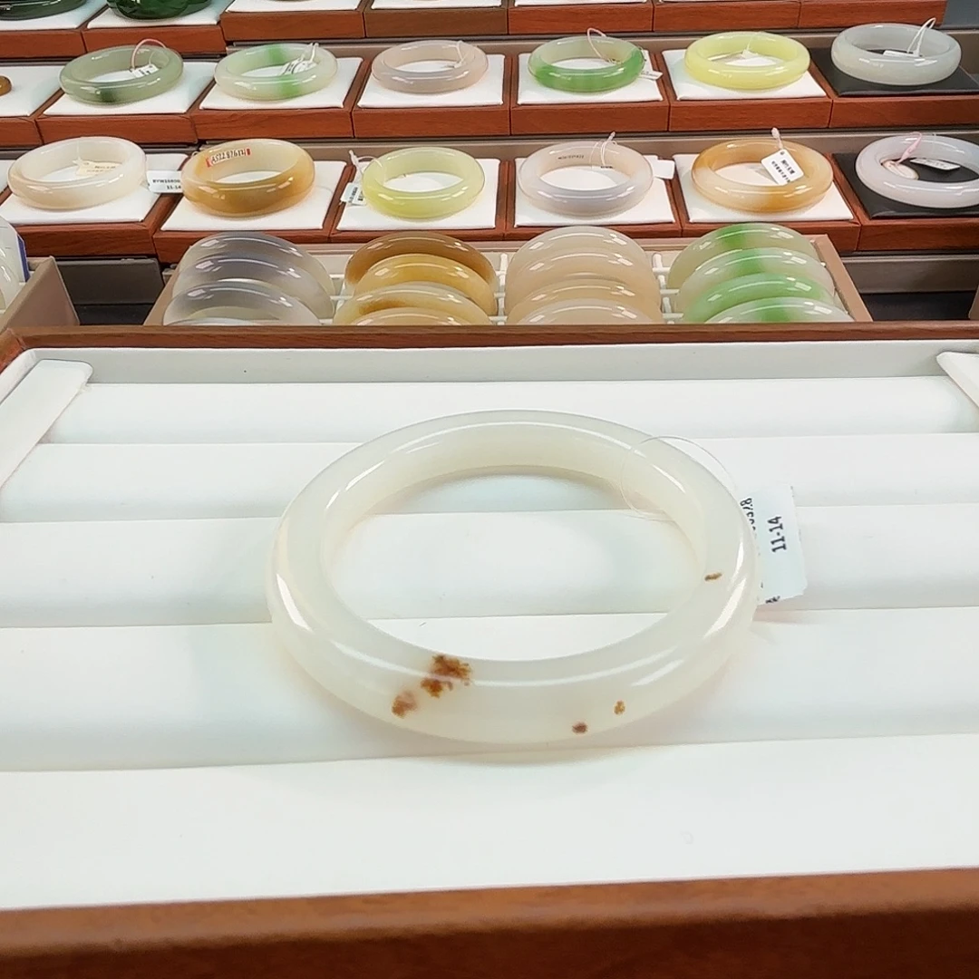 和田玉未镶嵌手镯57桂花糖