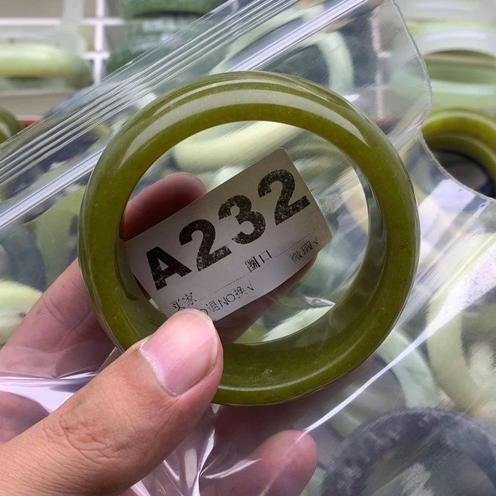 文***姐未镶嵌蛇纹石玉手镯