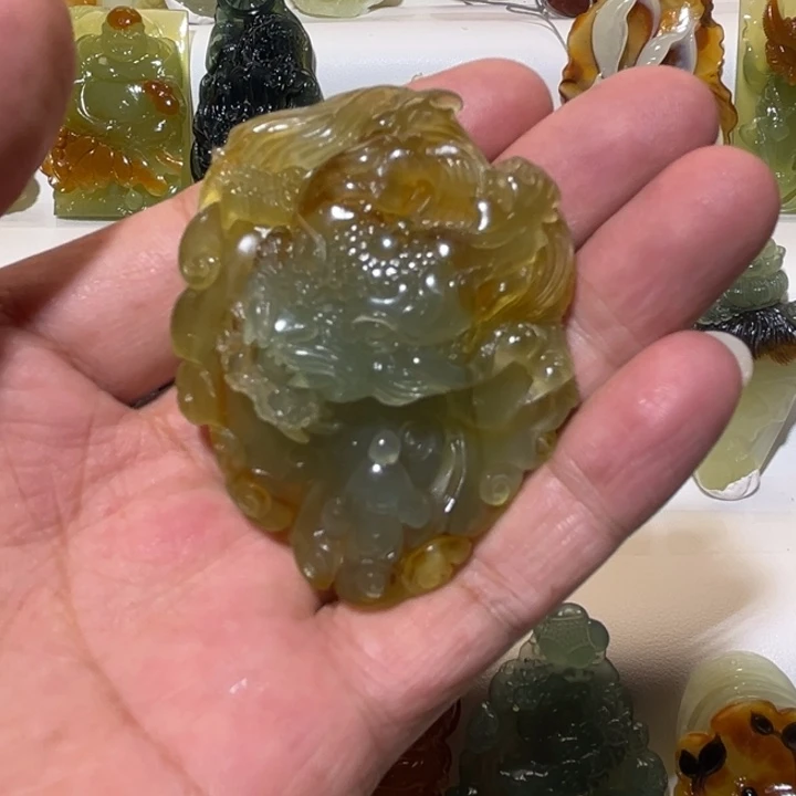 岫玉未镶嵌吊坠(赠链)