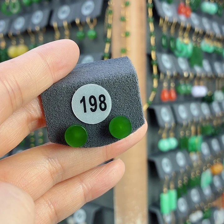 和田玉18K金镶嵌耳饰