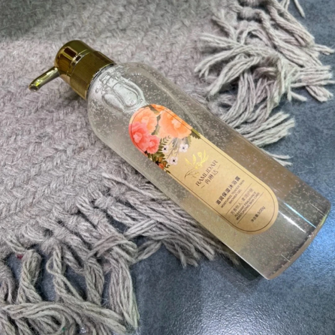 沐浴露持久香味、清洁肌肤的同时保湿清新