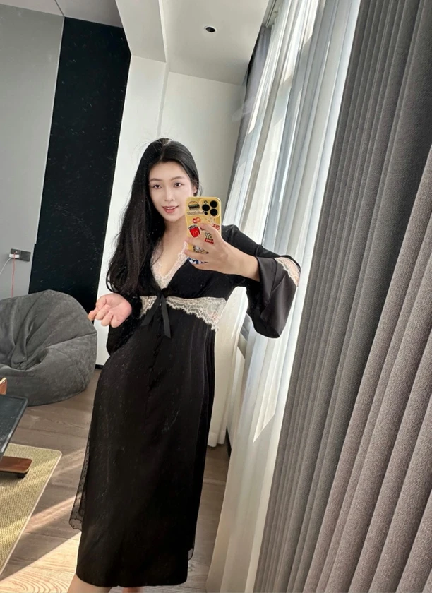 午夜巴黎-春夏法式温柔公主风深V蕾丝长袖性感纯欲睡裙