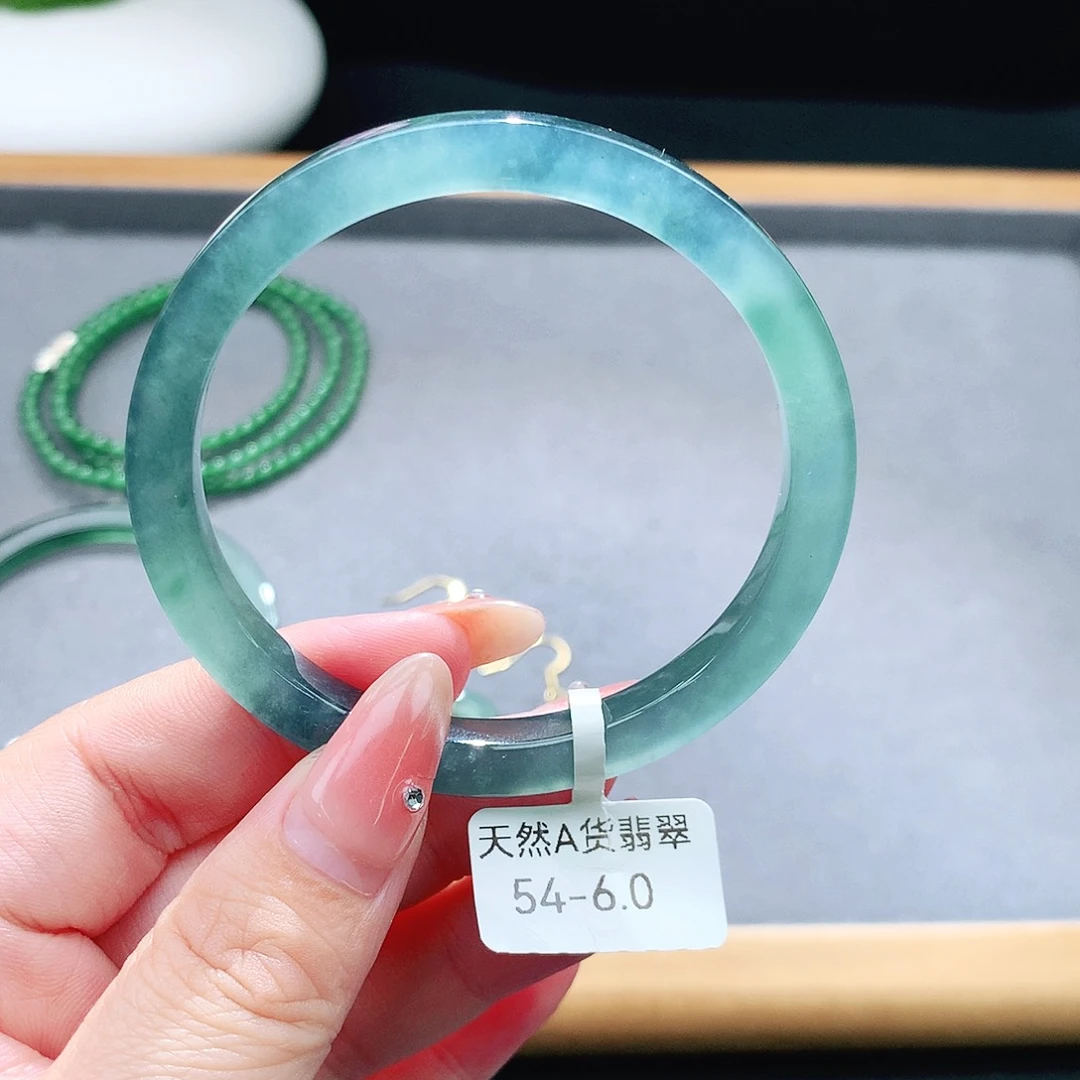 未镶嵌手镯（圆镯）翡翠