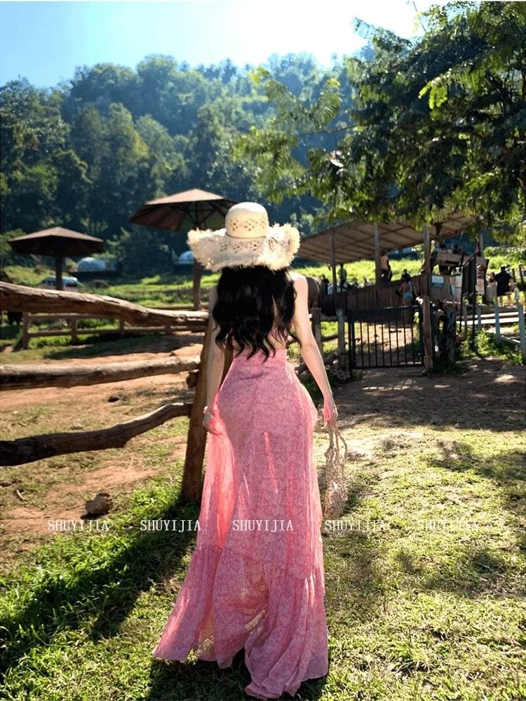 胖mm法式温柔粉色碎花拖尾吊带连衣裙MM裙子显瘦度假风露背长裙