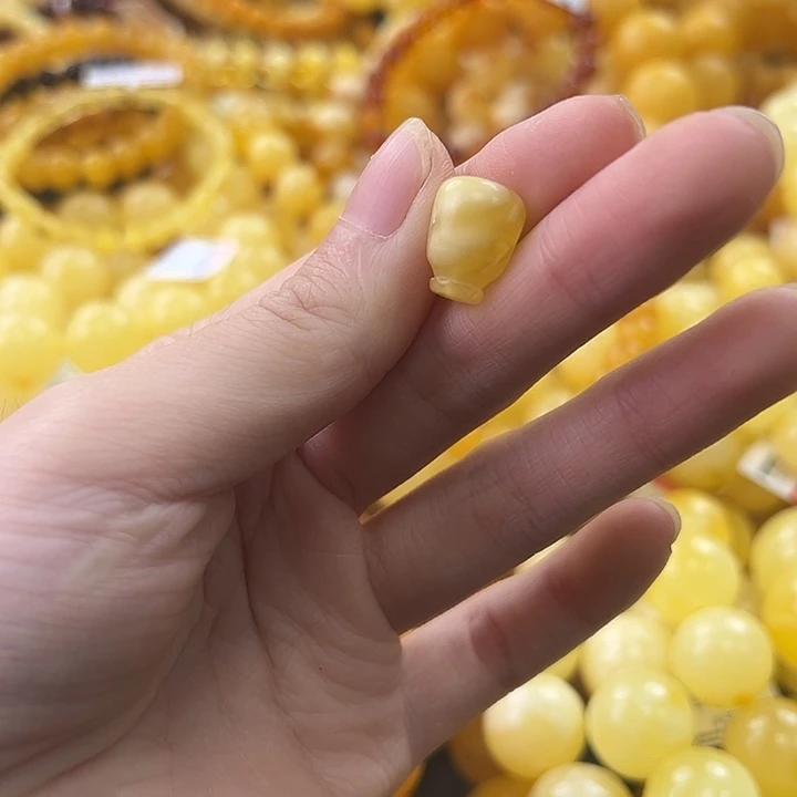 未镶嵌琥珀珠宝奇石