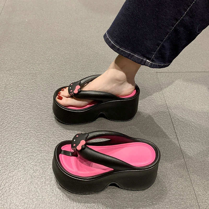 甜美可爱凯缇猫松糕厚底人字拖女外穿2025春夏新款防滑沙滩凉拖鞋