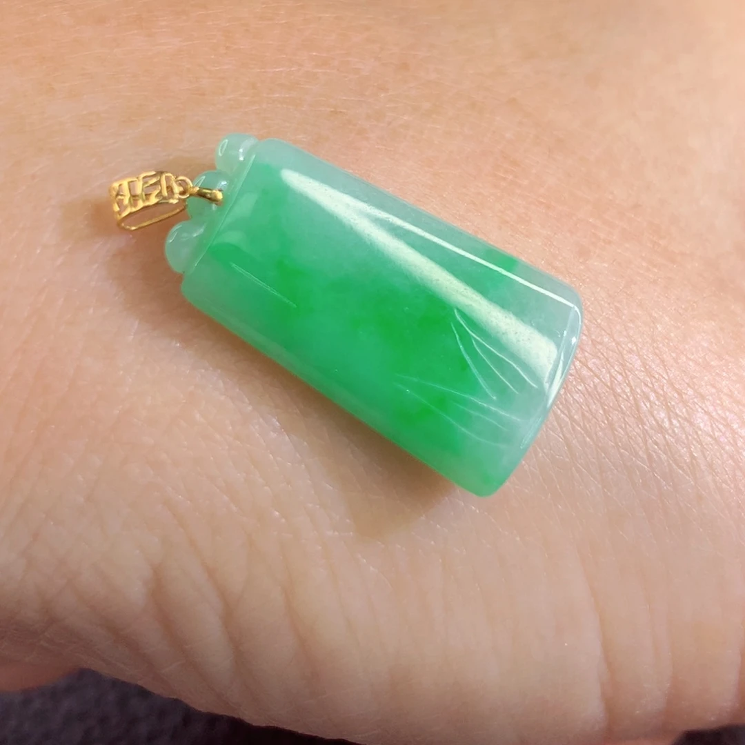 翡翠18K金镶嵌颈饰翡翠