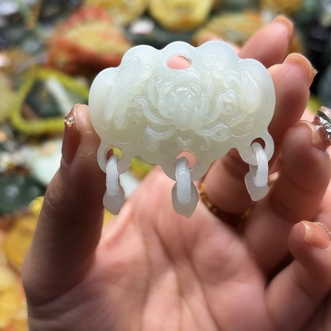 蛇纹石玉未镶嵌吊坠