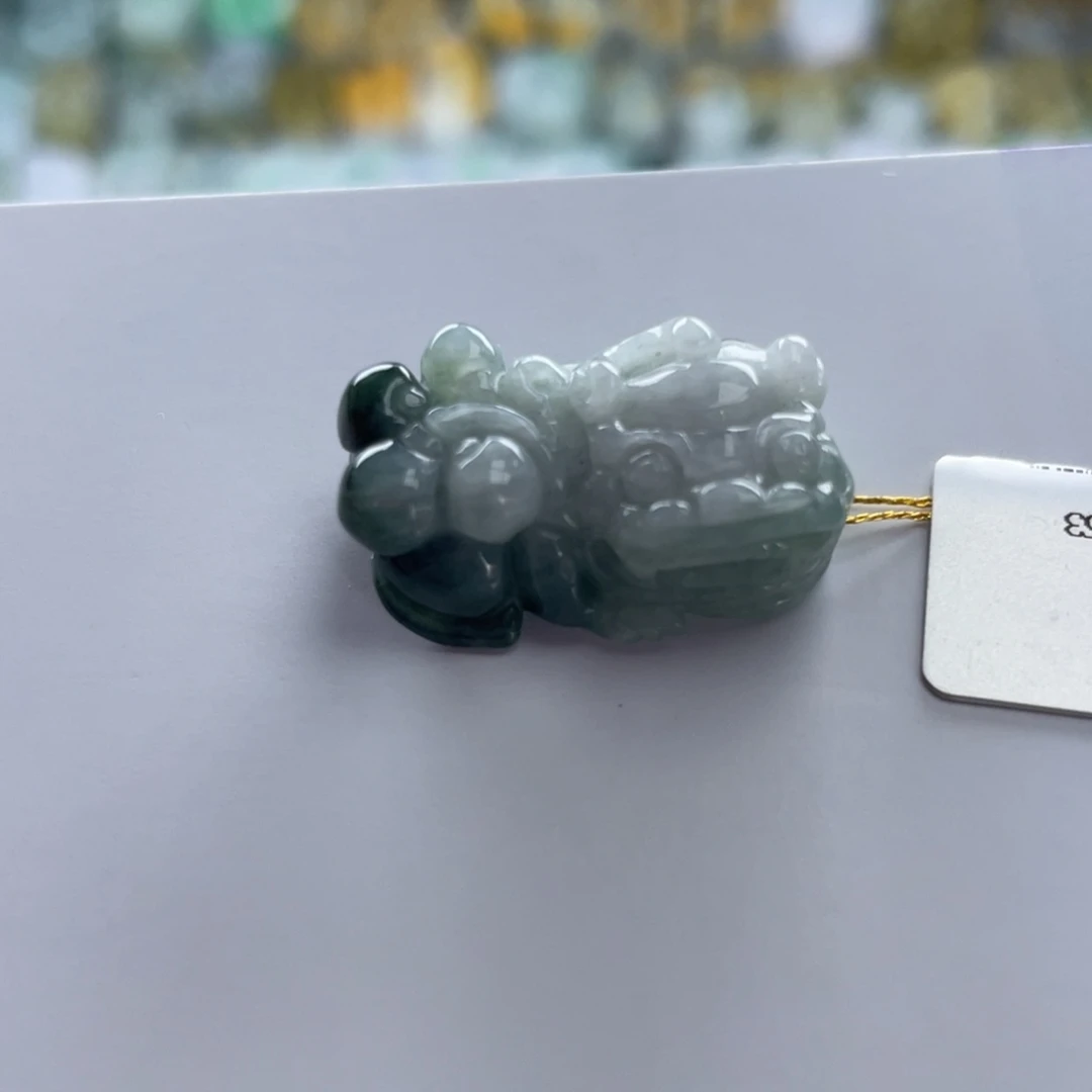 翡翠未镶嵌颈饰貔貅