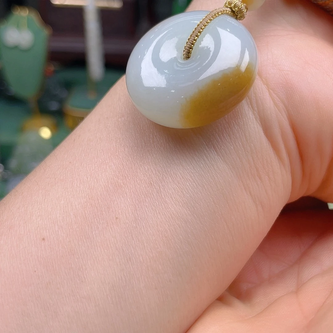 和田玉（糖玉）未镶嵌颈饰