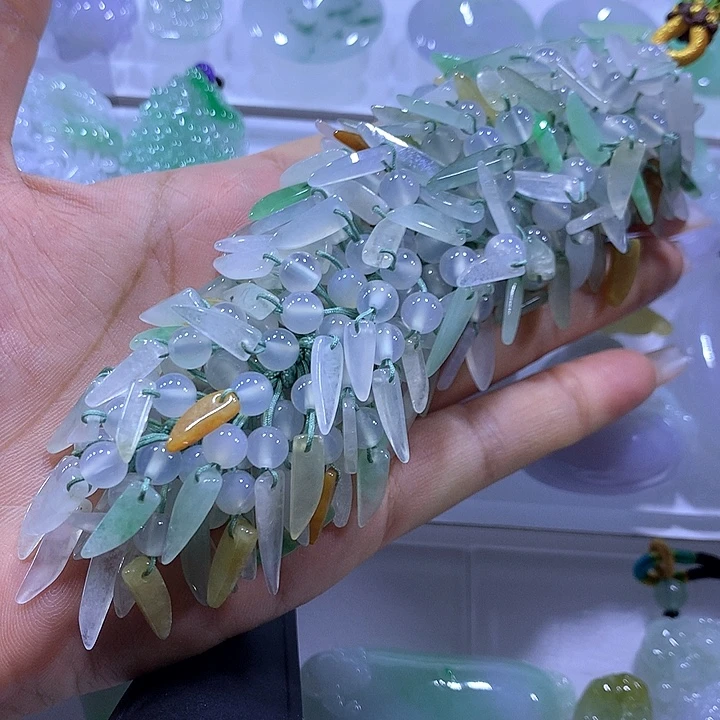 国***！翡翠未镶嵌颈饰天然翡翠A货车挂
