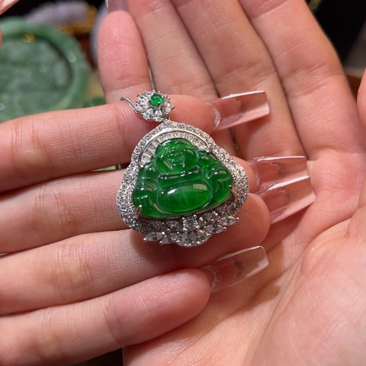 翡翠未镶嵌颈饰待编织