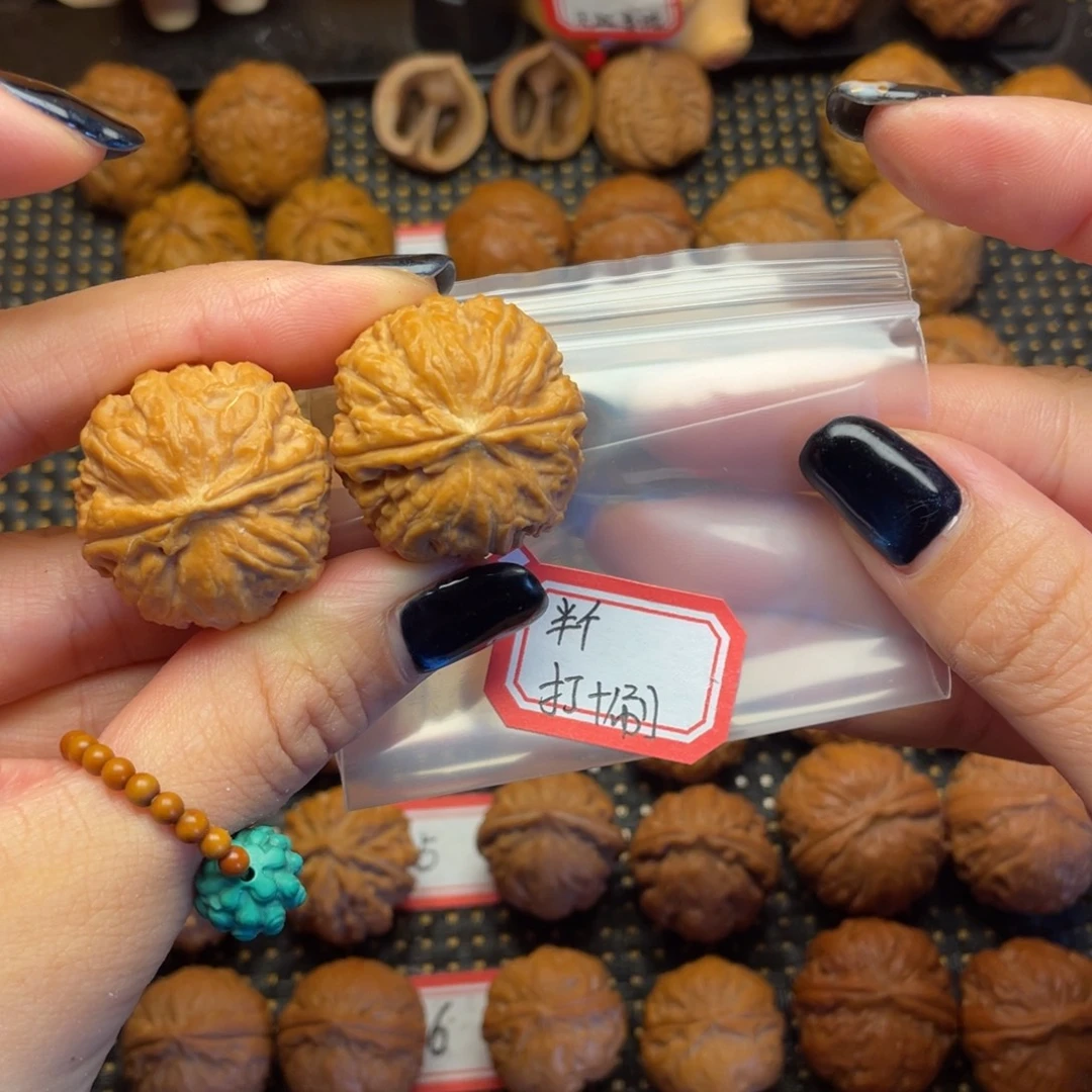 半***.文玩核桃吊坠28尺全品闷尖蝴蝶磨盘