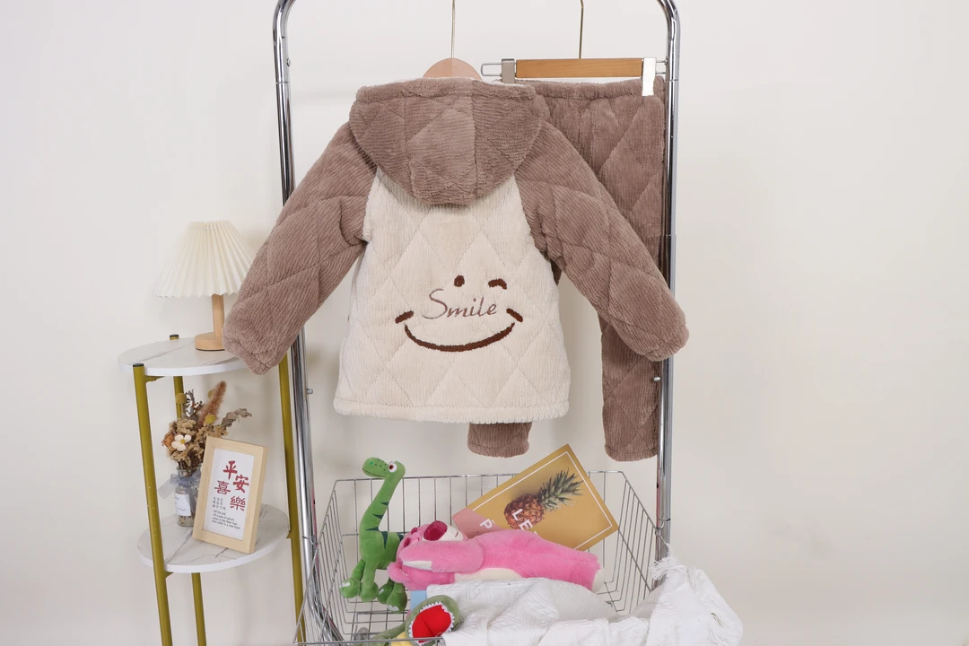 新款冬季儿童男睡衣时尚加厚三层夹棉连帽保暖家居服套装男童