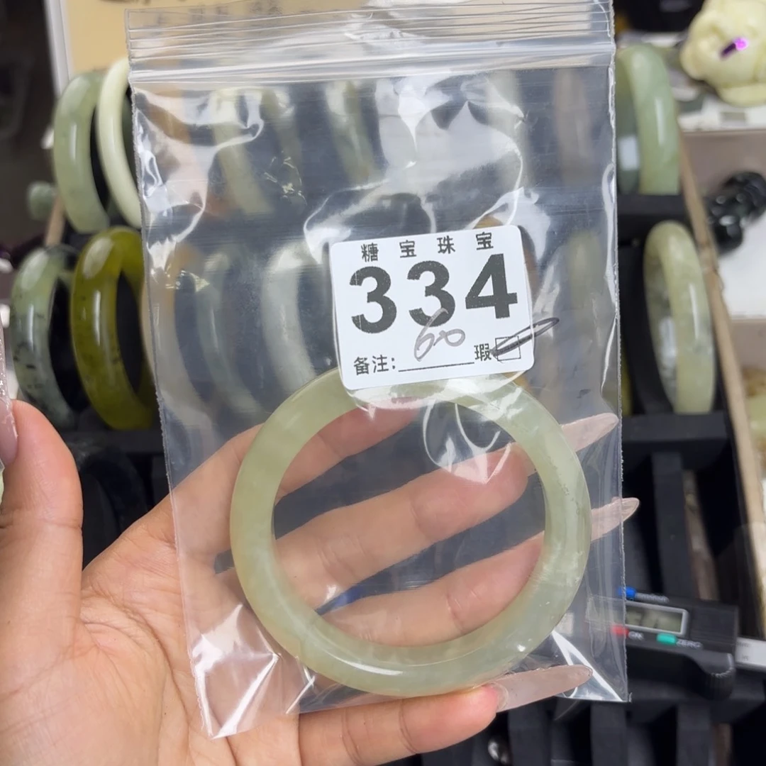 未镶嵌蛇纹石玉手镯p****y