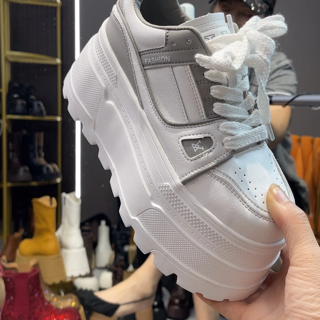 37码，8厘米增高，小白鞋