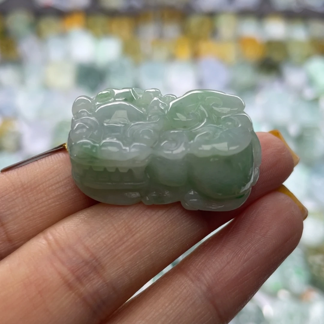 翡翠未镶嵌颈饰貔貅