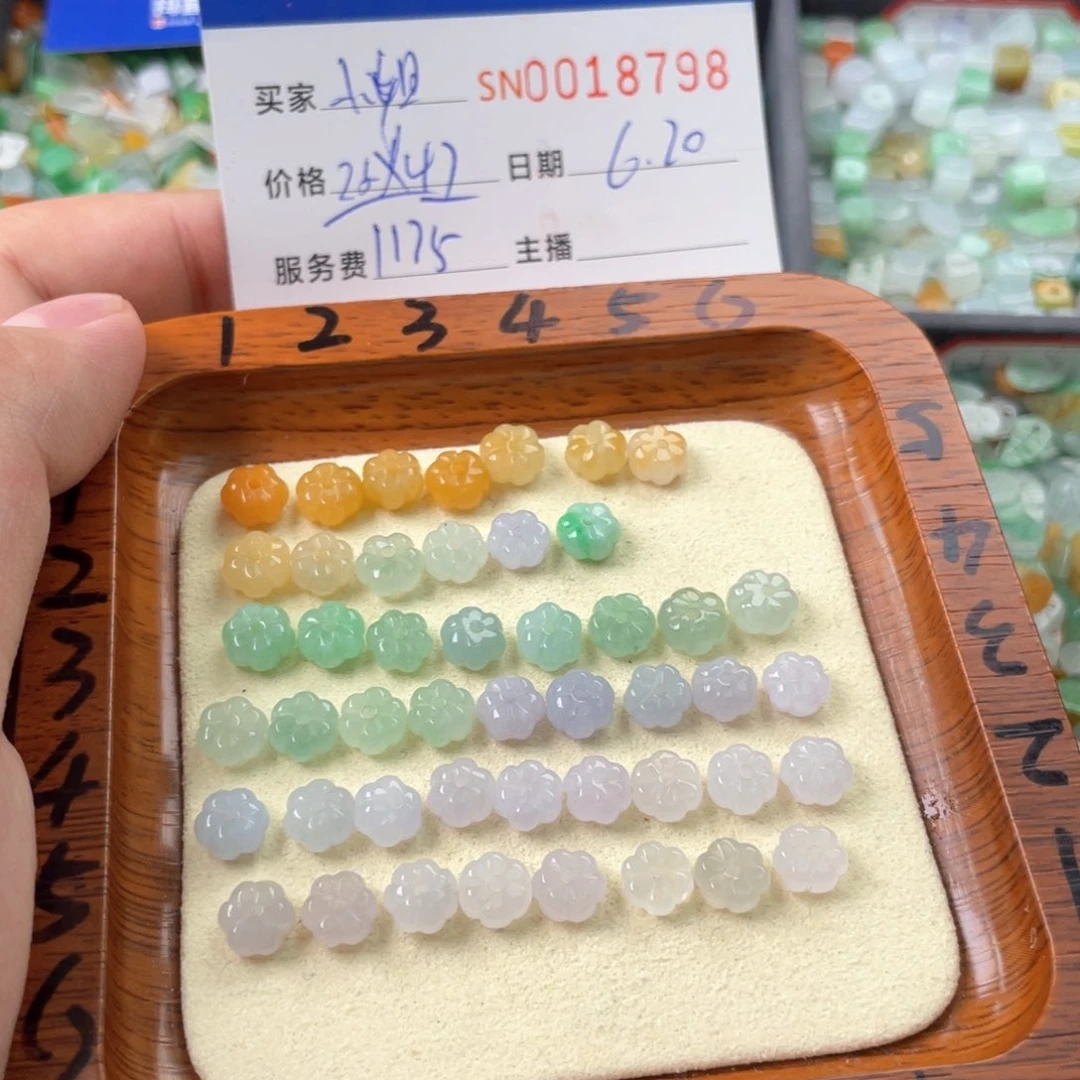 翡翠未镶嵌颈饰你***姐