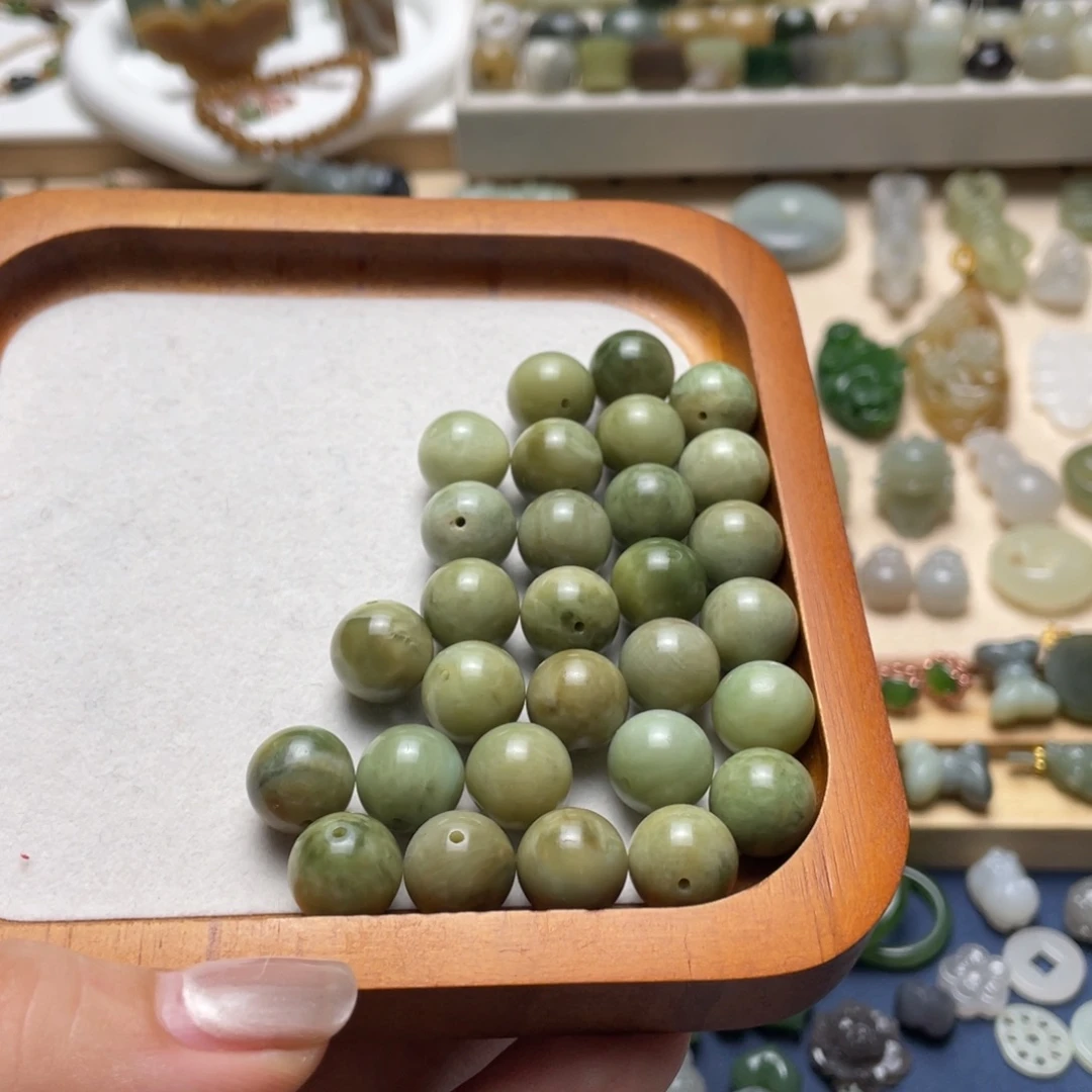 和田玉未镶嵌颈饰一个