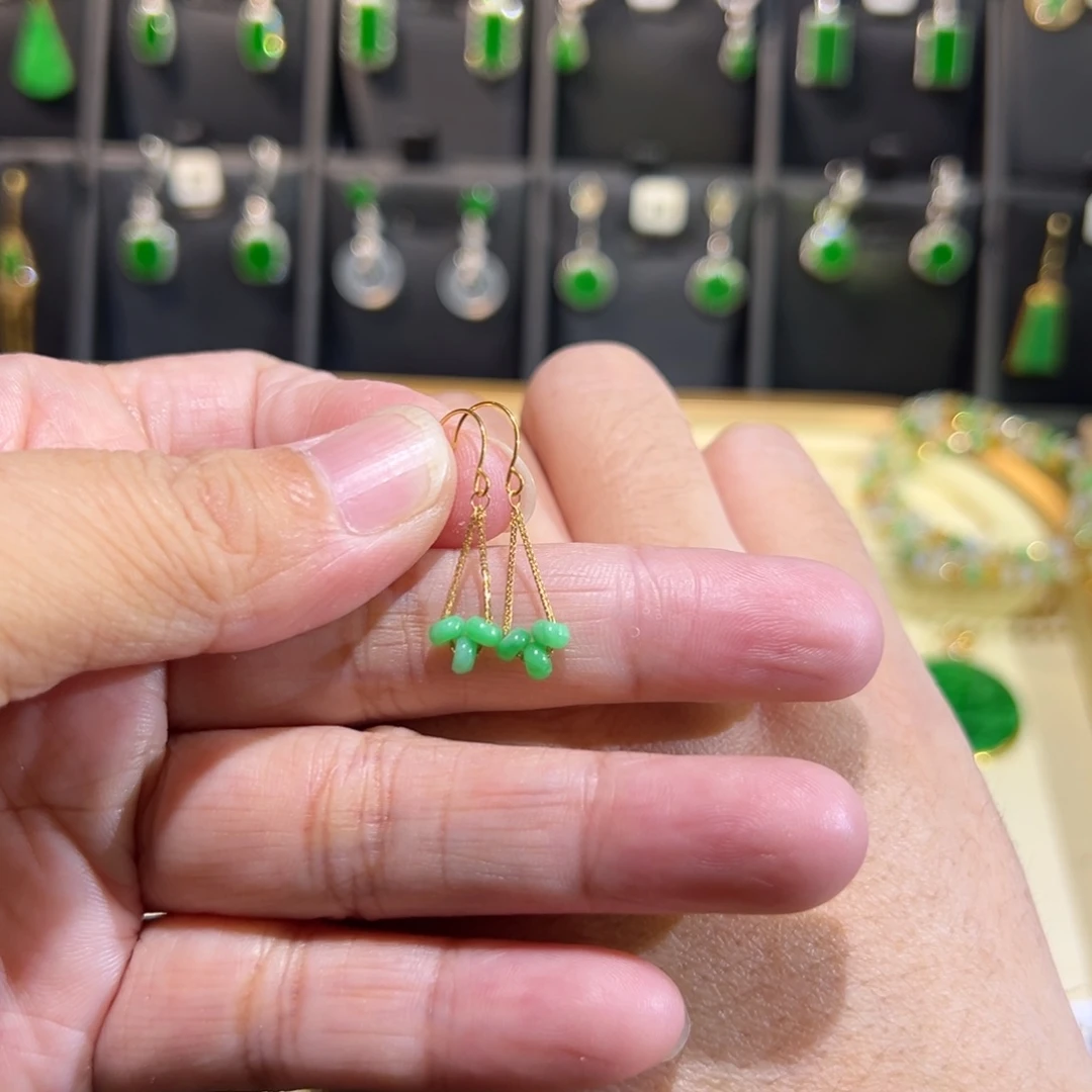 颈饰18K金镶嵌翡翠耳钩