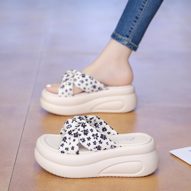 夏天凉拖鞋夏季外穿2025新款时尚百搭洋气高跟软底配裙子增高拖鞋