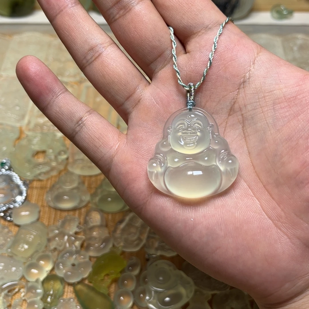 我***兔岫玉未镶嵌颈饰吊坠