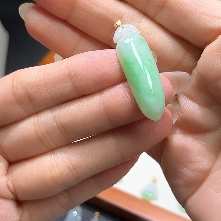 颈饰18K金镶嵌翡翠