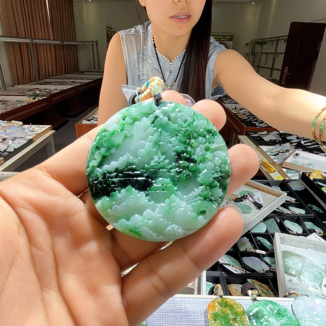 翡翠未镶嵌颈饰一