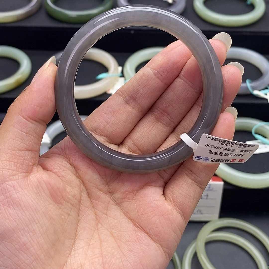 和田玉手镯未镶嵌有纹