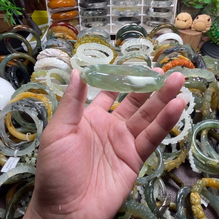 未镶嵌蛇纹石玉手镯绮**七