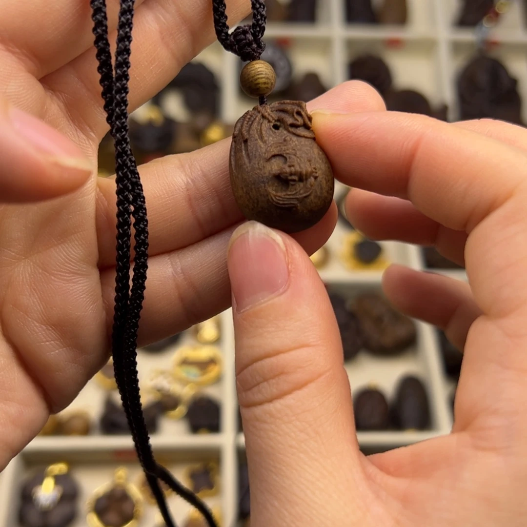 木质类福袋随行脖挂配饰