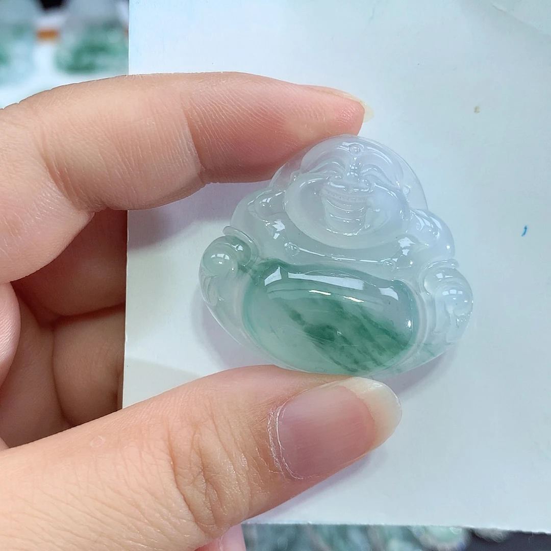 翡翠未镶嵌颈饰佛