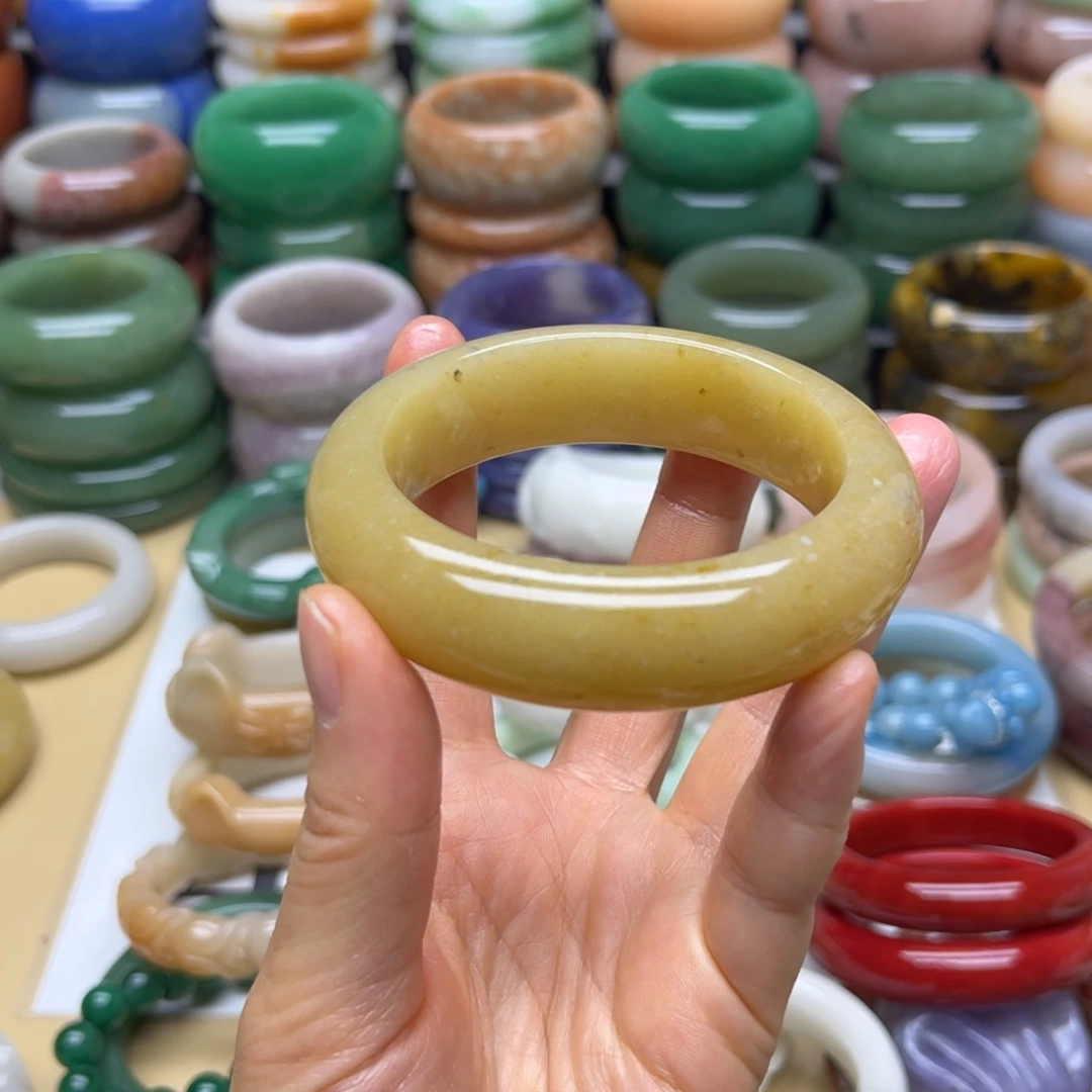 石英质玉未镶嵌手镯不退