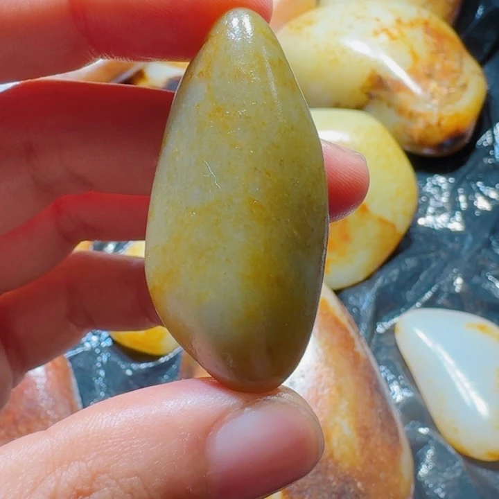 和田玉（糖玉）未镶嵌颈饰21克