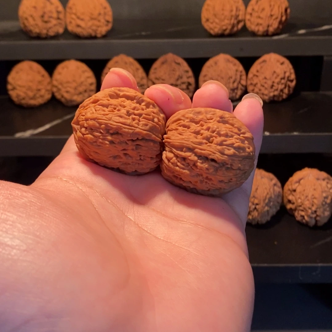 文玩核桃把件34拉丝凹底南疆石（全品34.5克