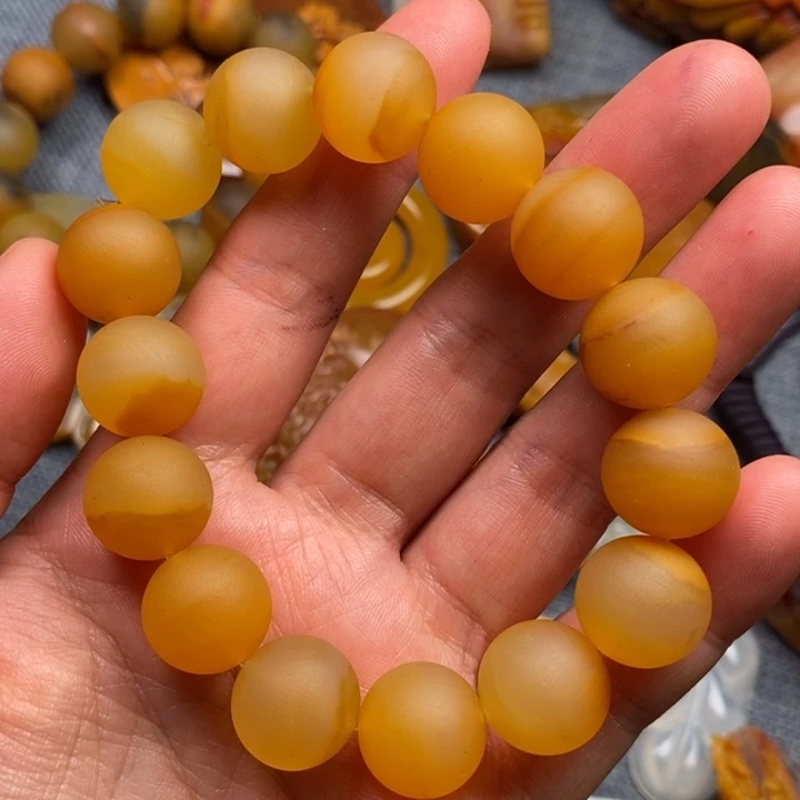 石英质玉（黄龙玉）合金颈饰