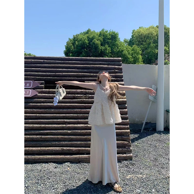 千金清冷感贵系套装立体花朵重工吊带上衣百搭显瘦新款半身裙女