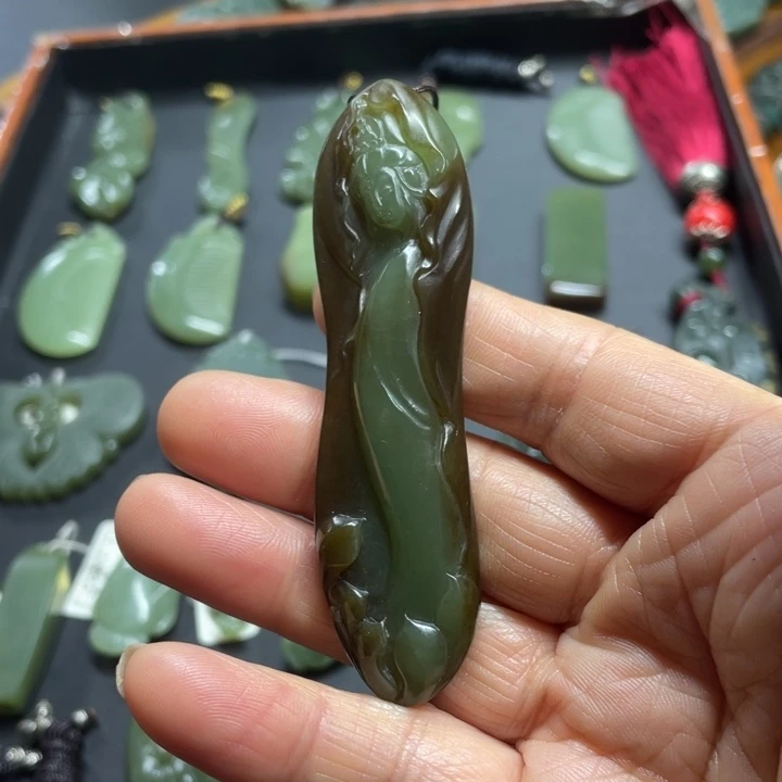 岫岩老玉（透闪石质玉）颈饰未镶嵌观****子