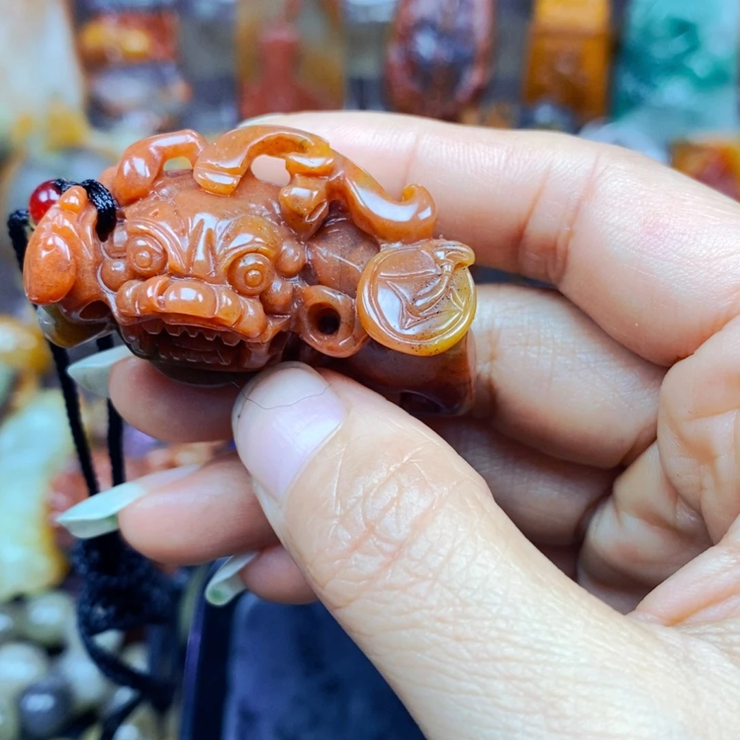 石英质玉（黄龙玉）未镶嵌颈饰