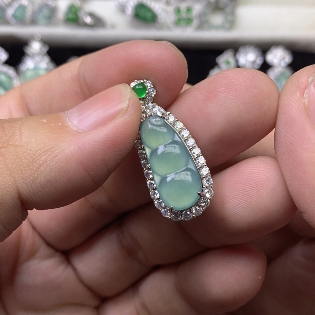 翡翠未镶嵌颈饰天然