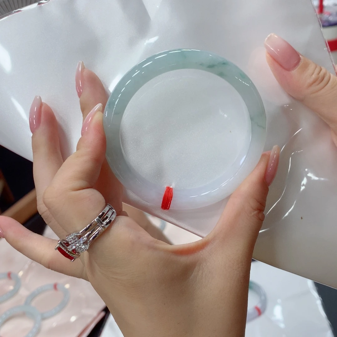 翡翠手镯未镶嵌串**?买断