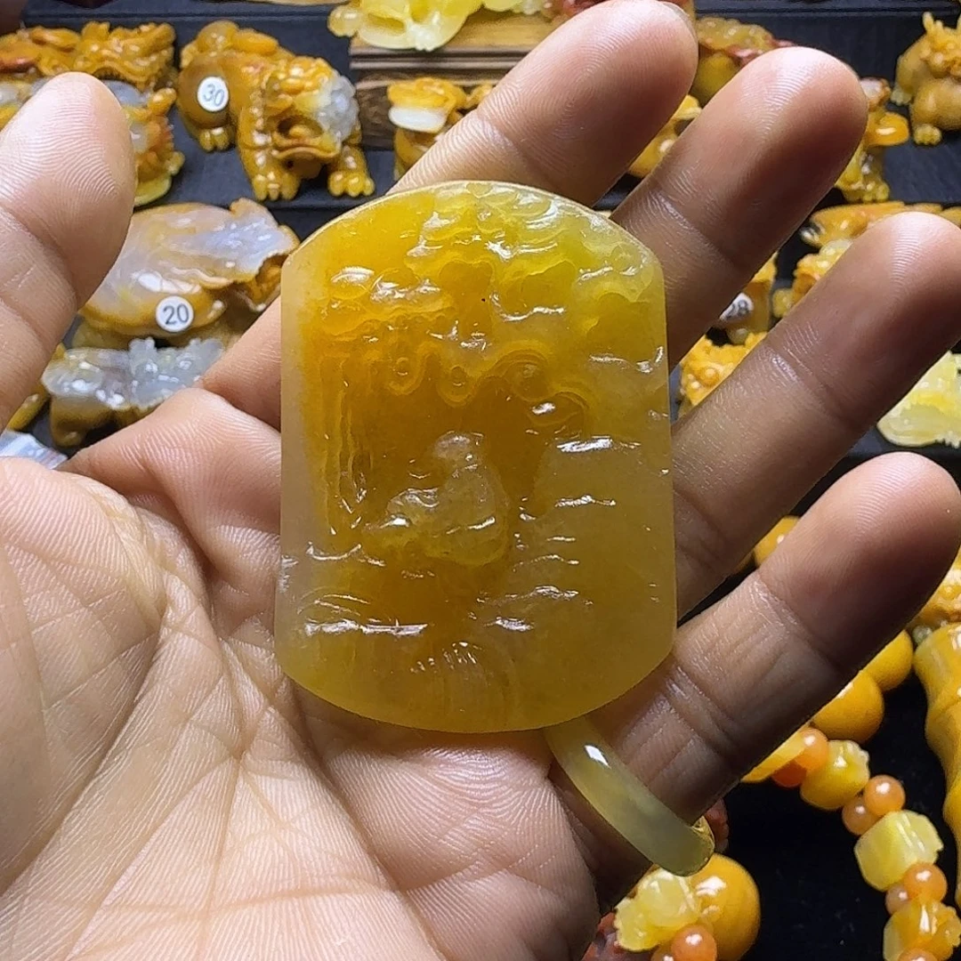 石英质玉（黄龙玉）未镶嵌颈饰