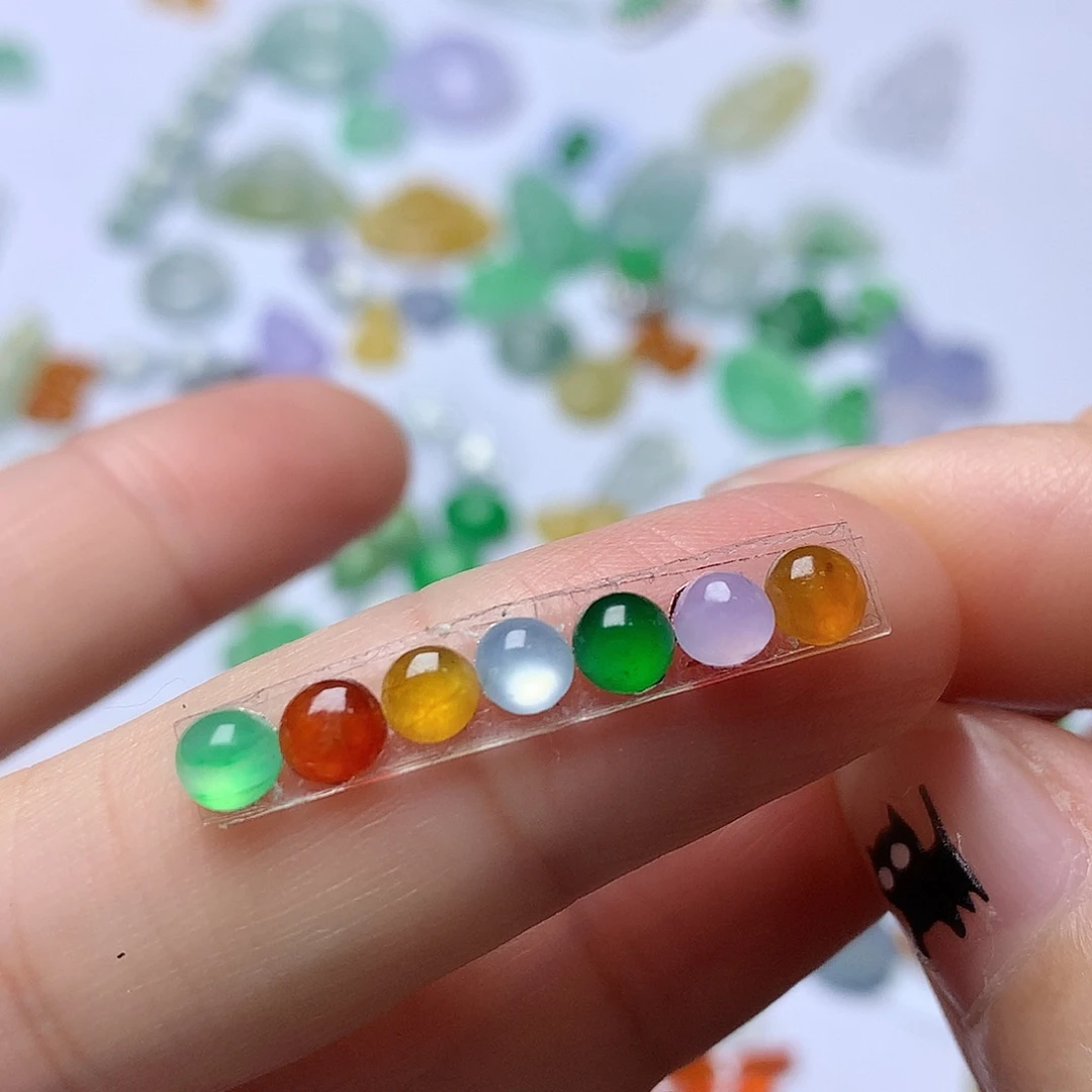 翡翠未镶嵌颈饰排戒