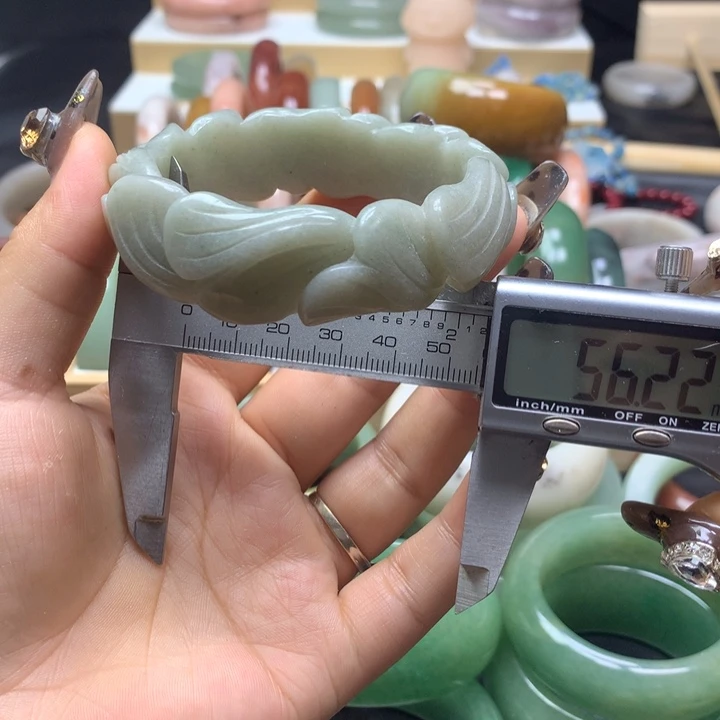 未镶嵌手镯石英质玉