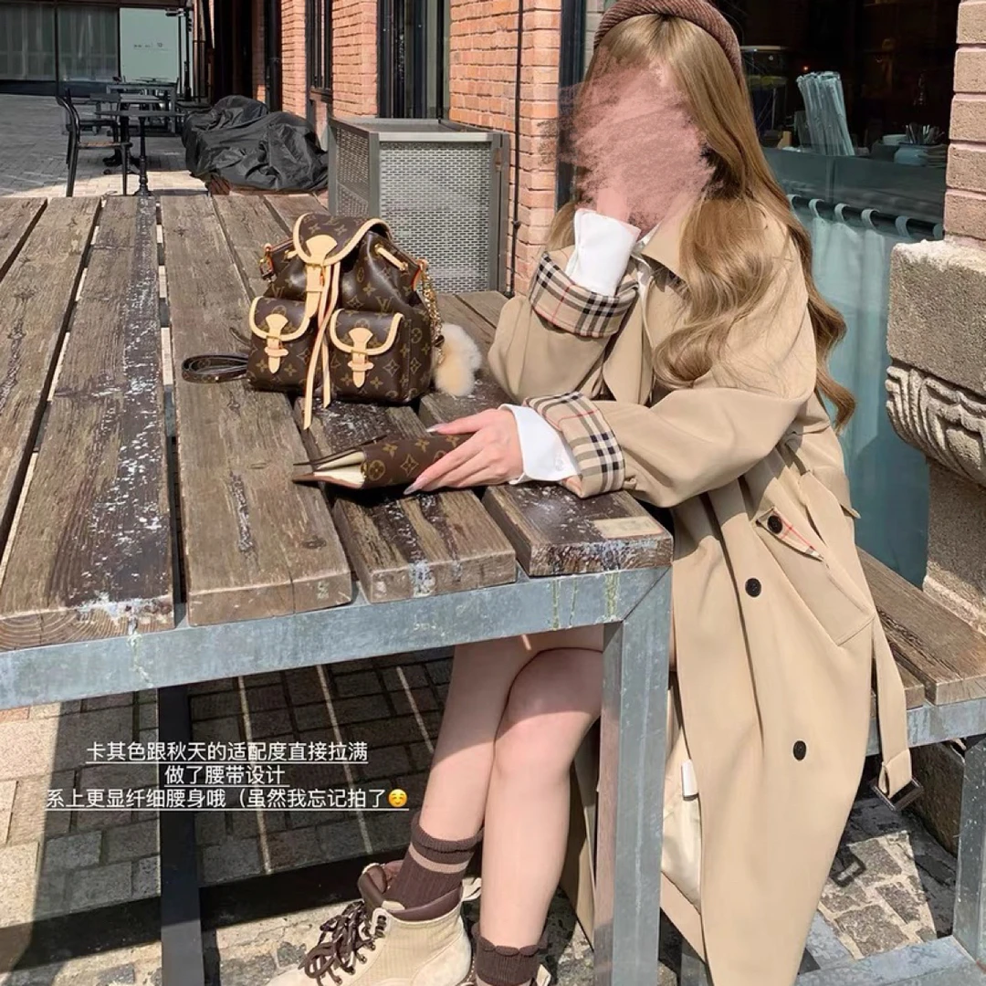 小小仟 伦敦往事格纹拼接双排扣风衣外套