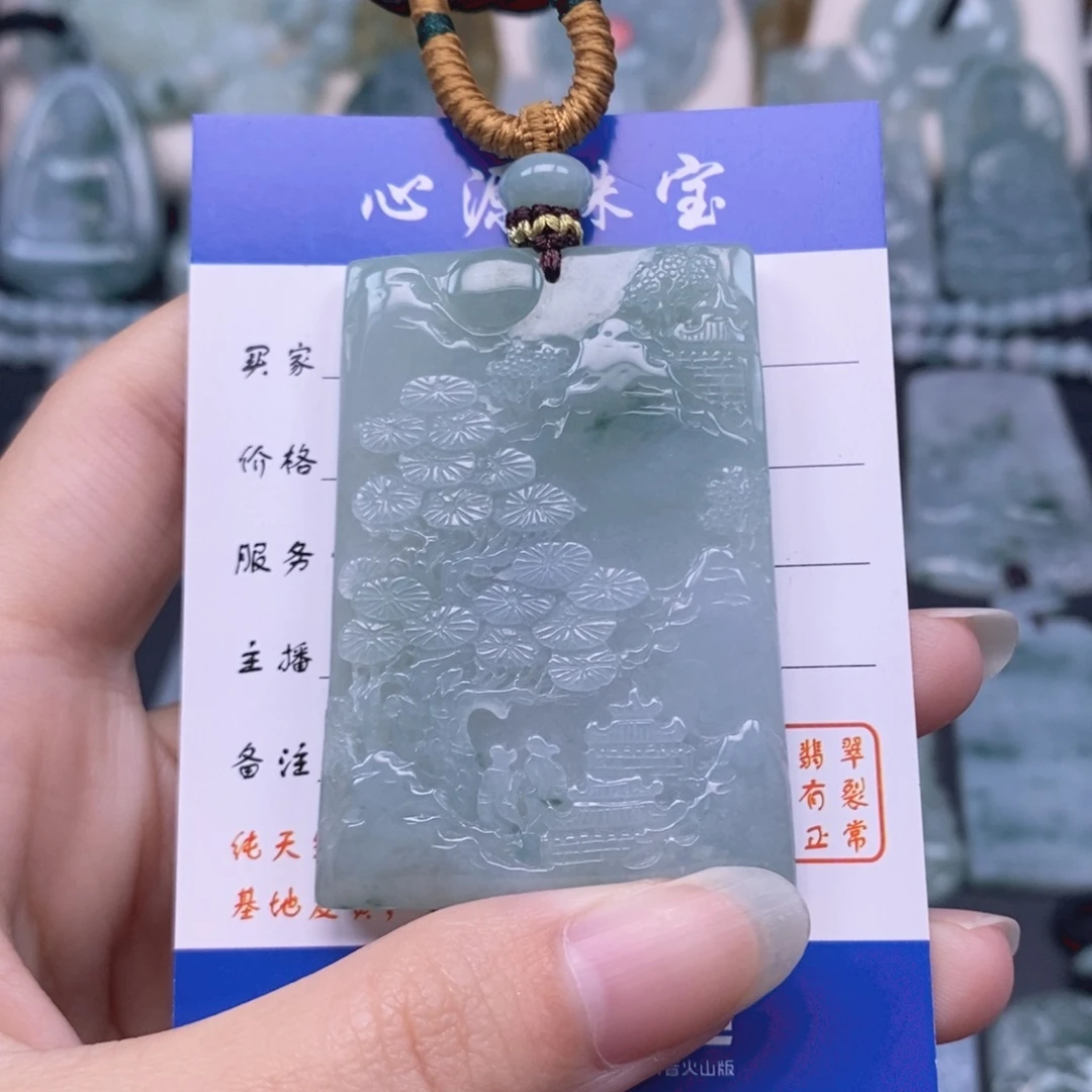 翡翠未镶嵌颈饰山水
