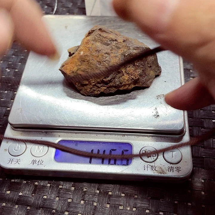 花岗石铁合金阿勒泰吊坠重量146。