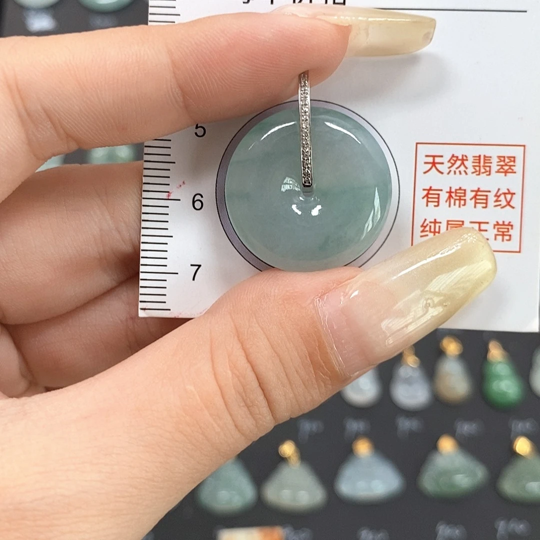 颈饰足银镶嵌翡翠