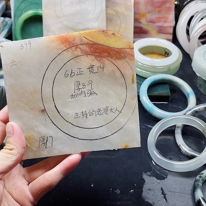 主***人石英质玉未镶嵌手镯定制