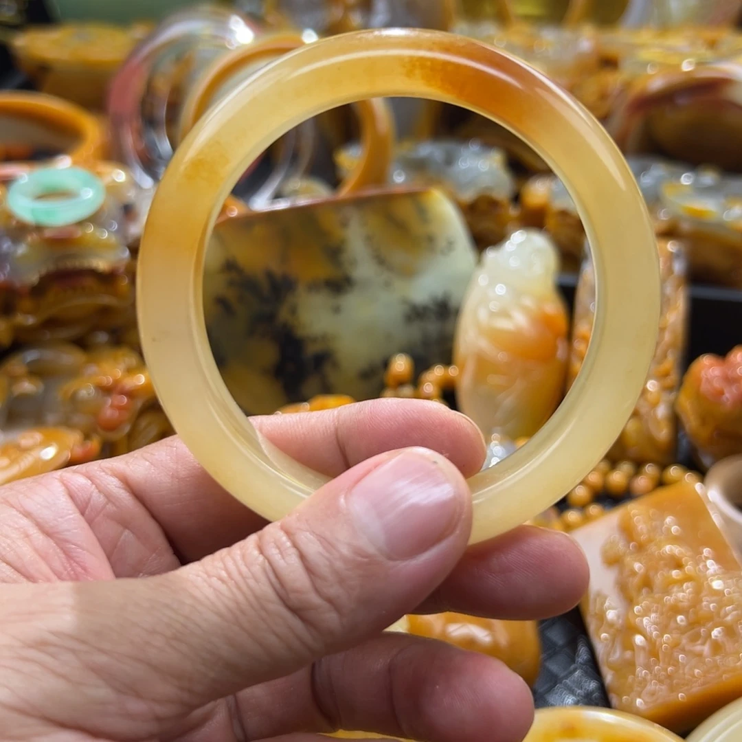 嫌***烦颈饰未镶嵌石英质玉